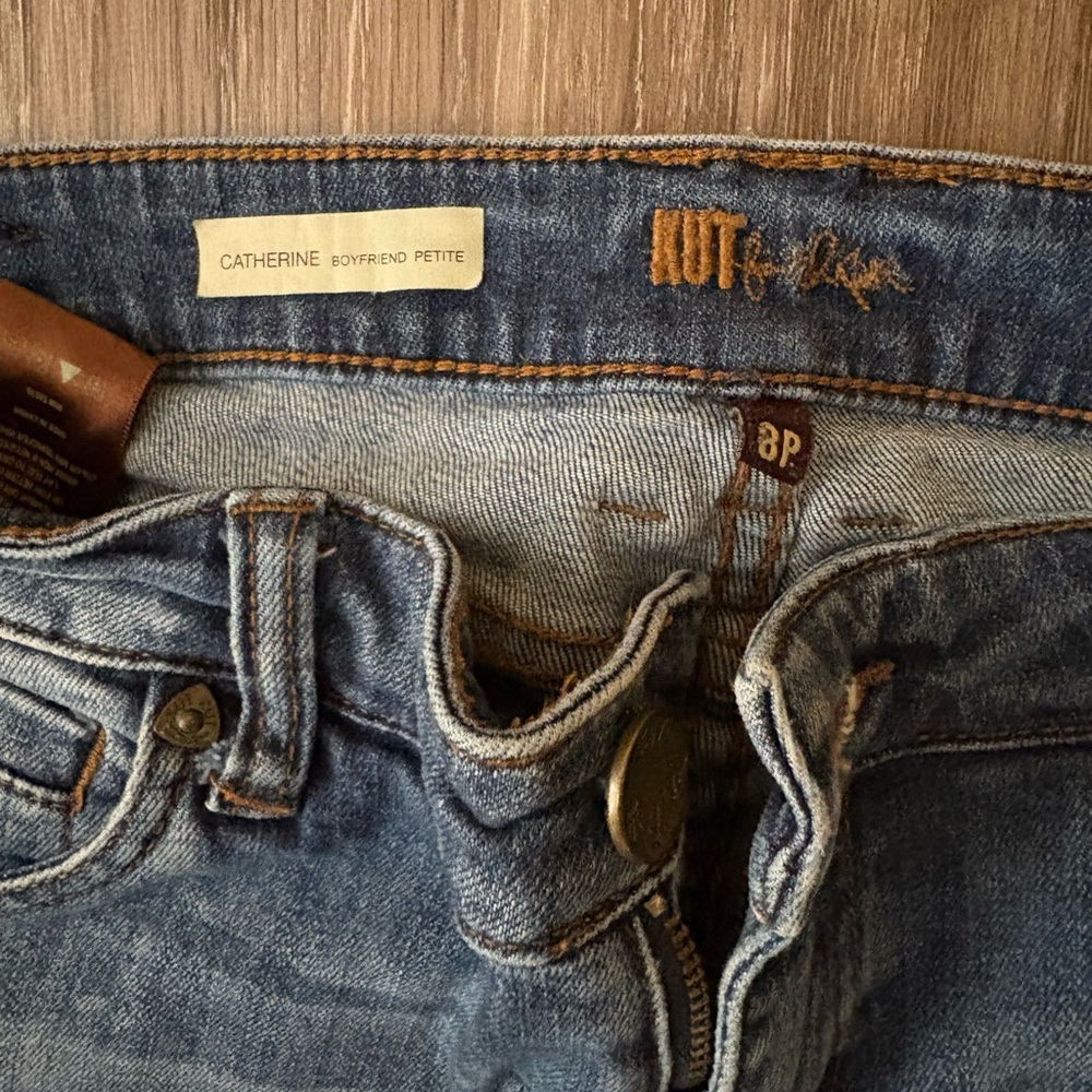 Kut from the Kloth women’s Medium Blue Washed semi Slim-Straight Jeans - Picture 3 of 4
